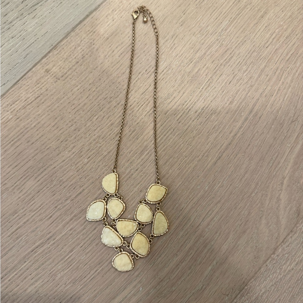 Elegant Gold and Cream Necklace